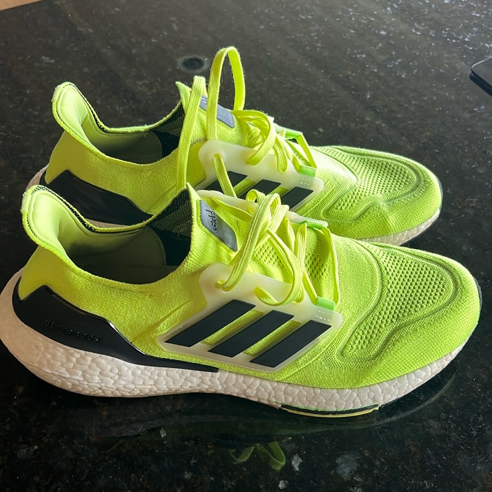 Men’s Adidas ULTRABOOST runners Size 11